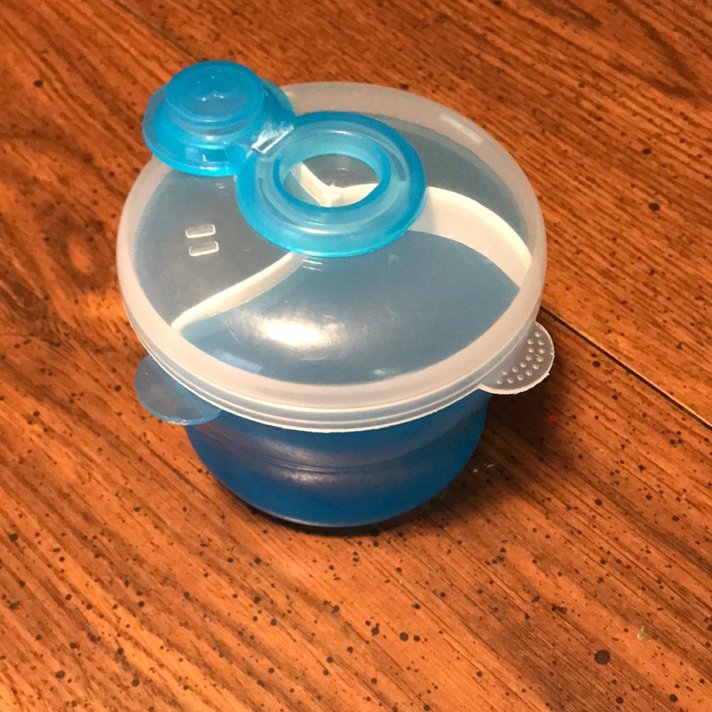 Formula dispenser